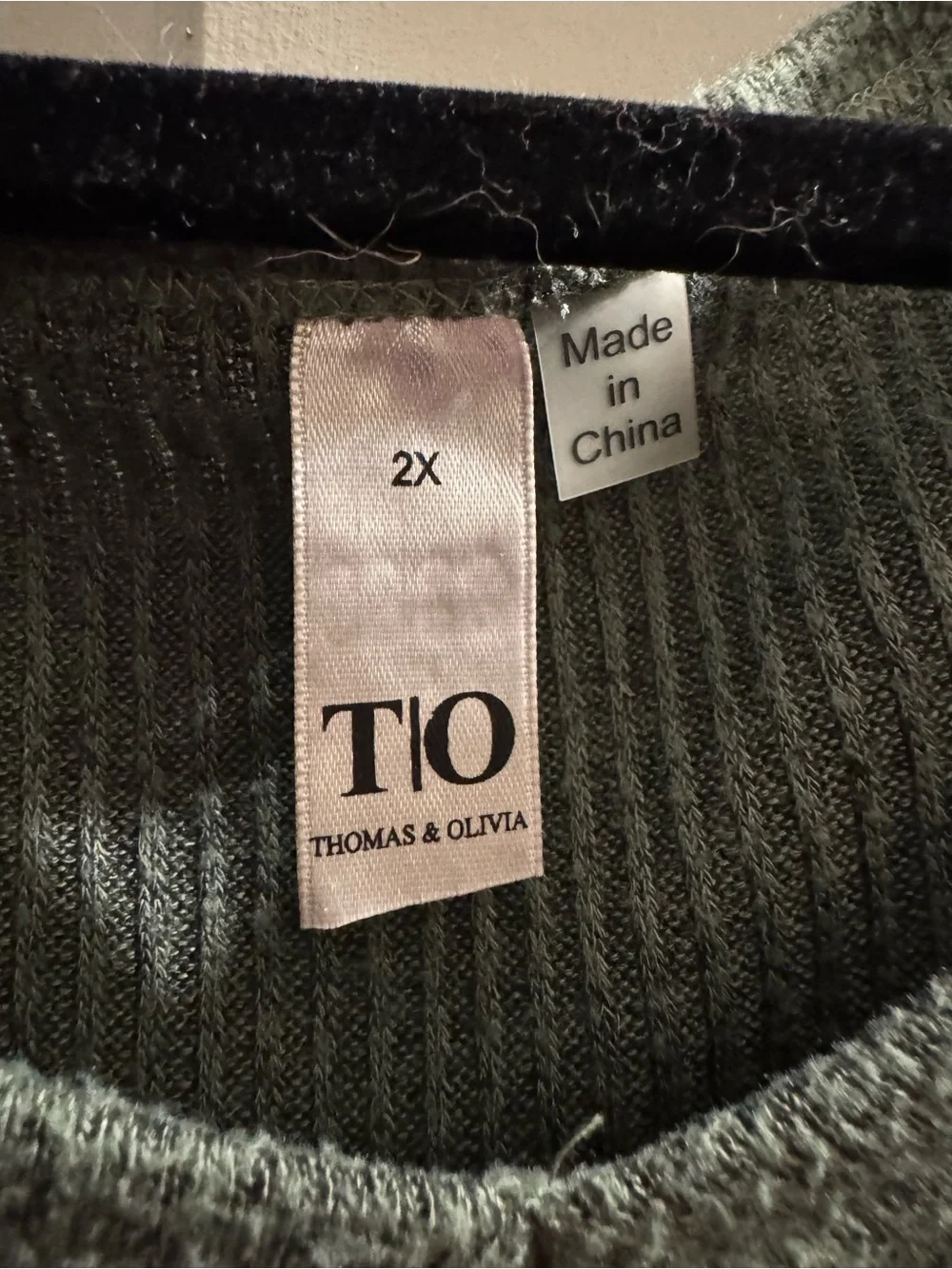 Men's Olive Green Lightweight V-Neck Sweater